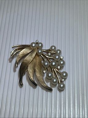 Vintage Crown Trifari Gold-Tone Pearl and Crystal Leaf Brooch for Women